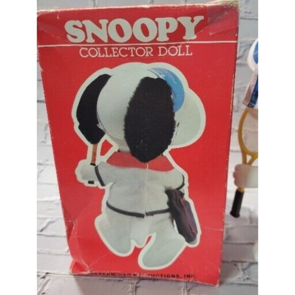 Vintage Snoopy Tennis Player Collector Doll 8 1/2" PVC and Accessories 1966 - Picture 12 of 16